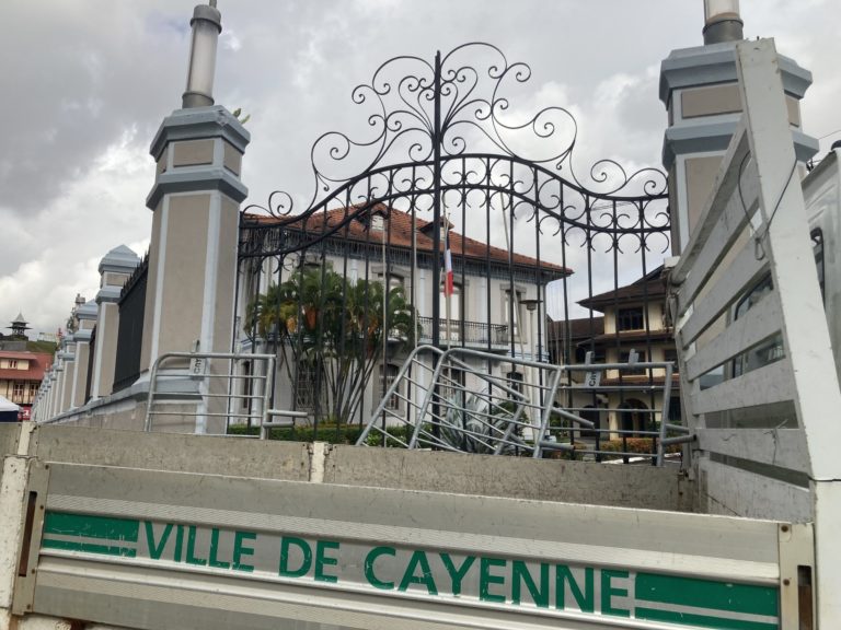 La mairie de Cayenne bloquée par ses services techniques