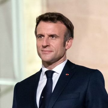 Emmanuel Macron reporte son déplacement en Guyane